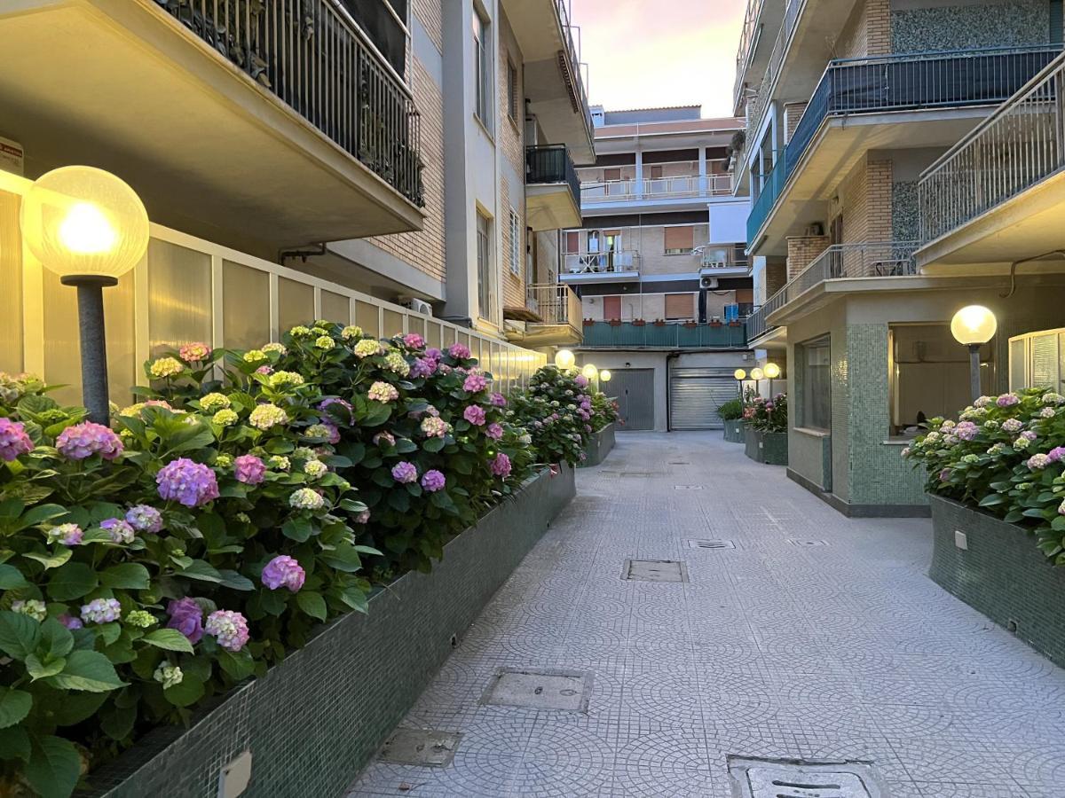 Lotus - Appartamento Sul Mare A Ostia Con Giardino Relax Exteriér fotografie